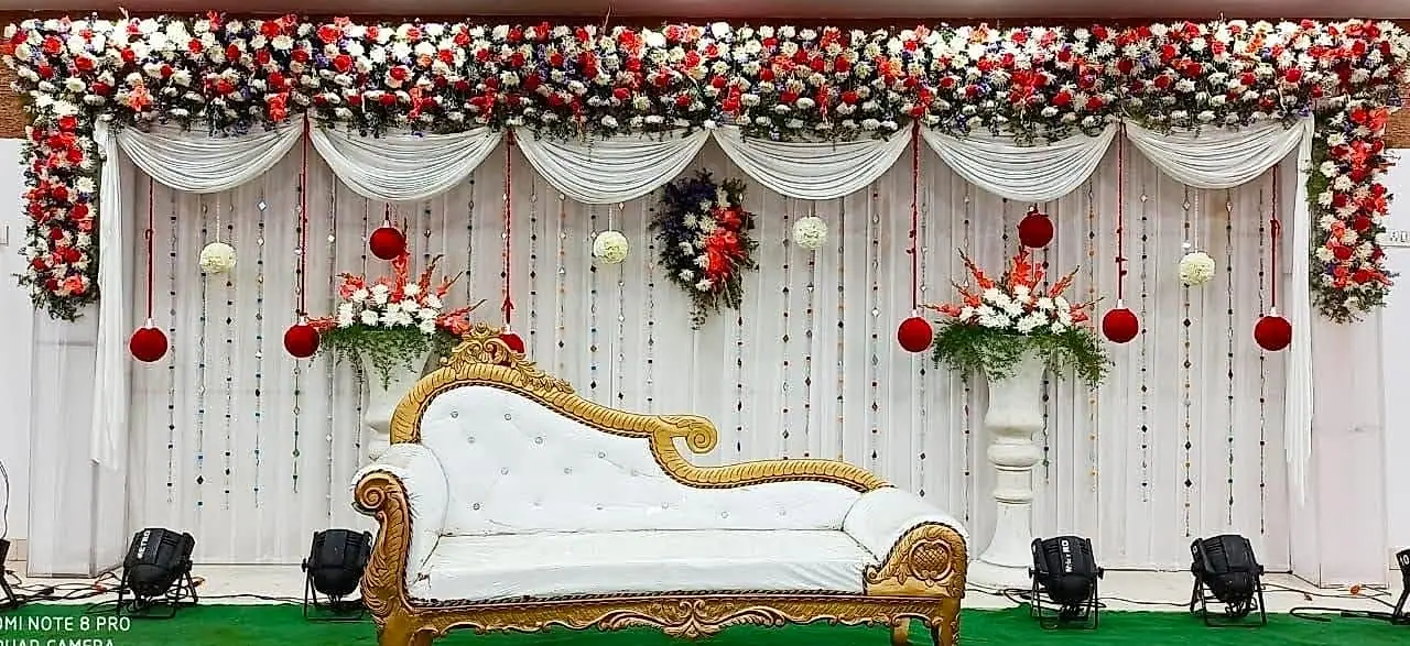 Engagement and reception stage decoration by LK Events (4)