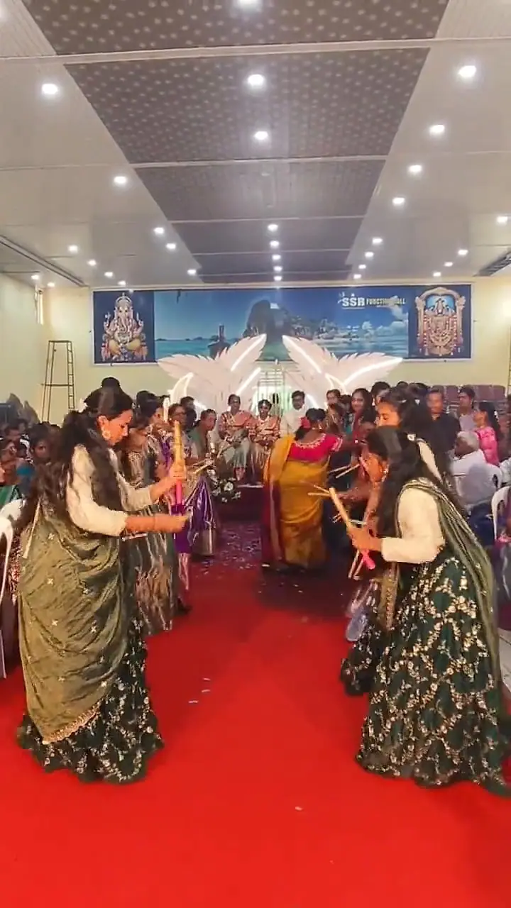 Kolatam performance in the hall